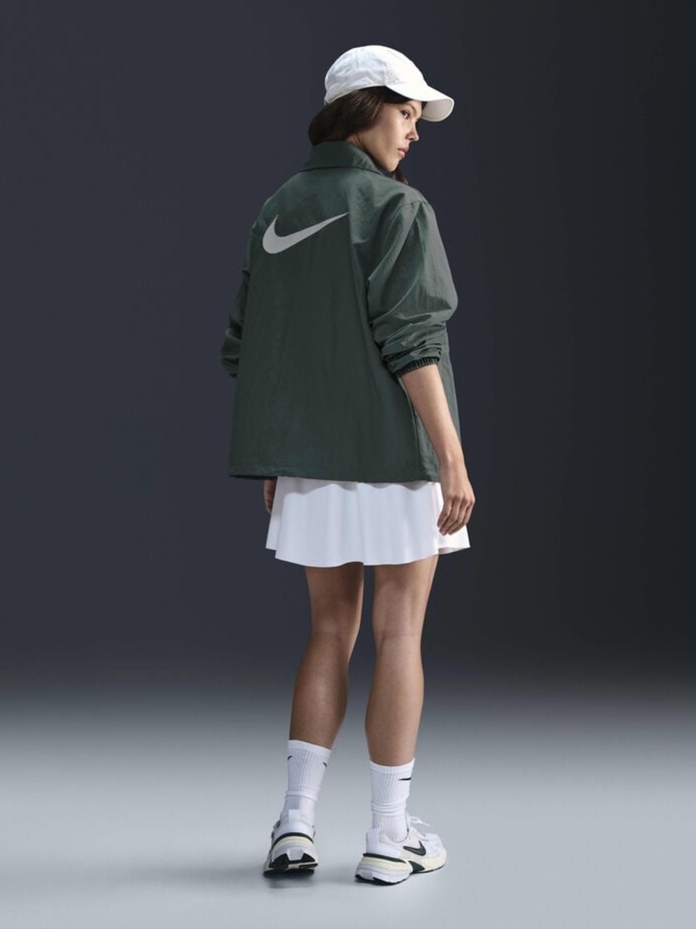 Nike Sportswear Essential Oversized UV Woven Coaches' Jacket